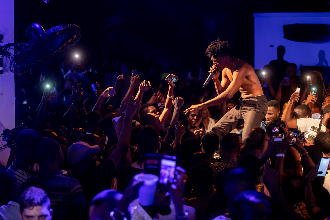 Photo of set Kwesi Arthur.