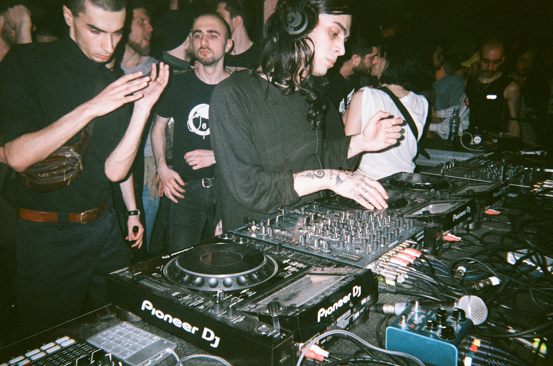 Photo of set Yanamaste.