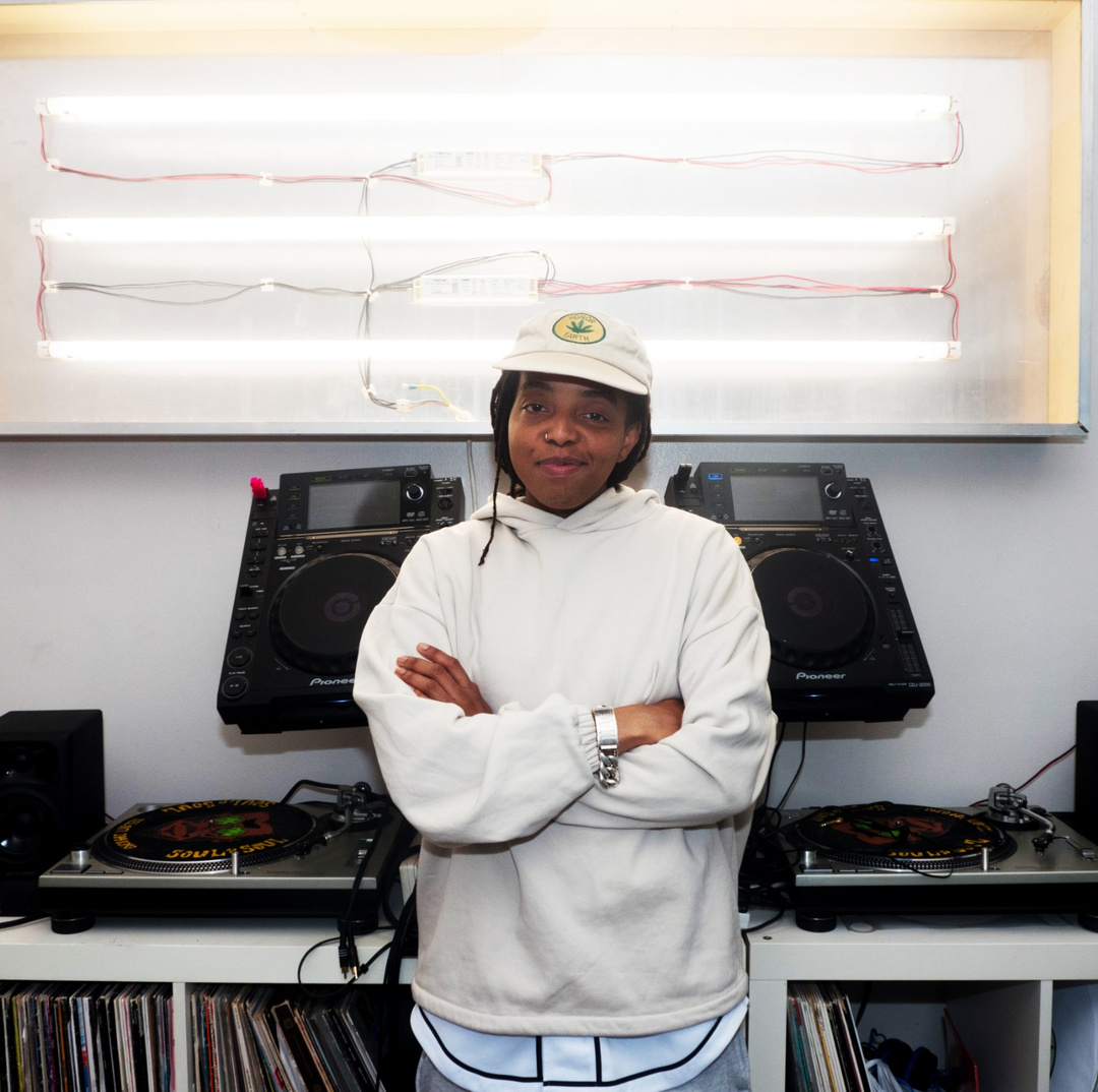 Photo of set Shy One.