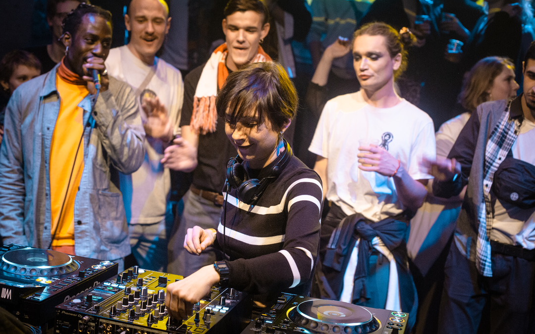 Photo of set Pasiphae.