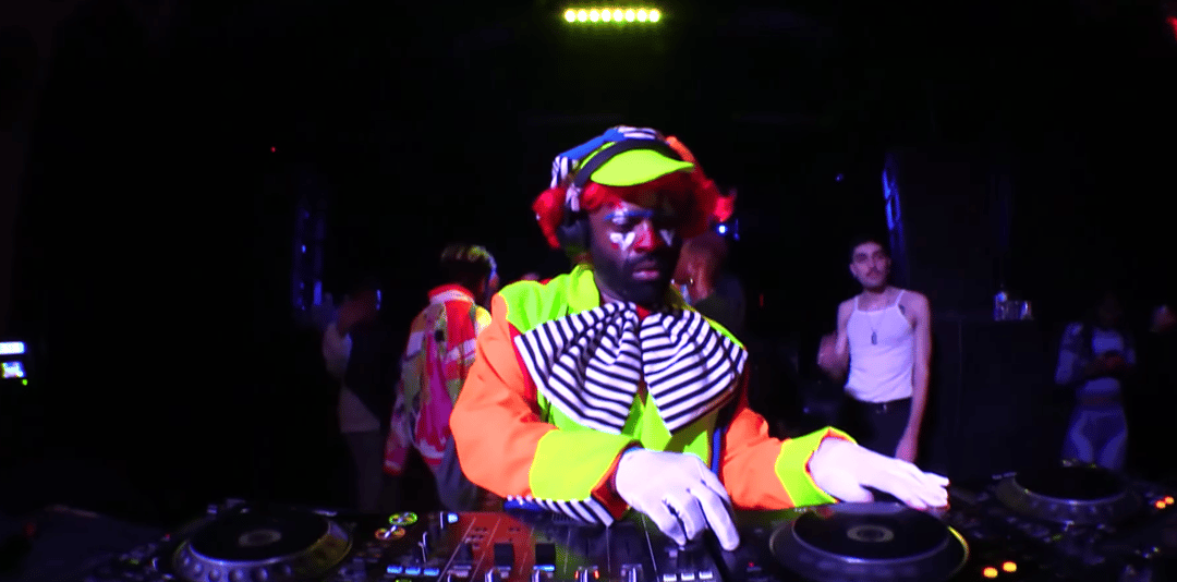 Photo of set Total Freedom.