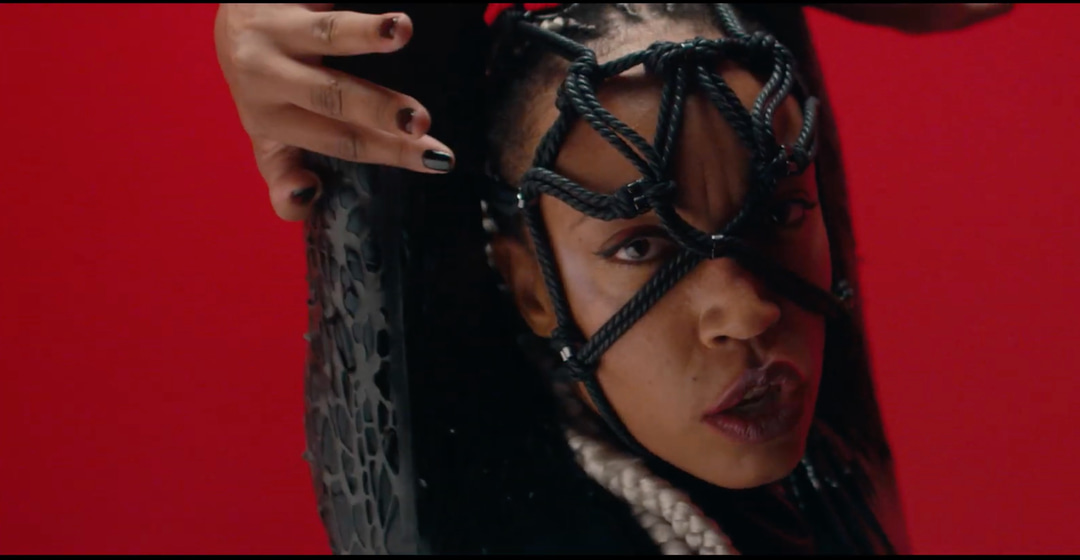 Photo of set GLORIA: 'Out'.