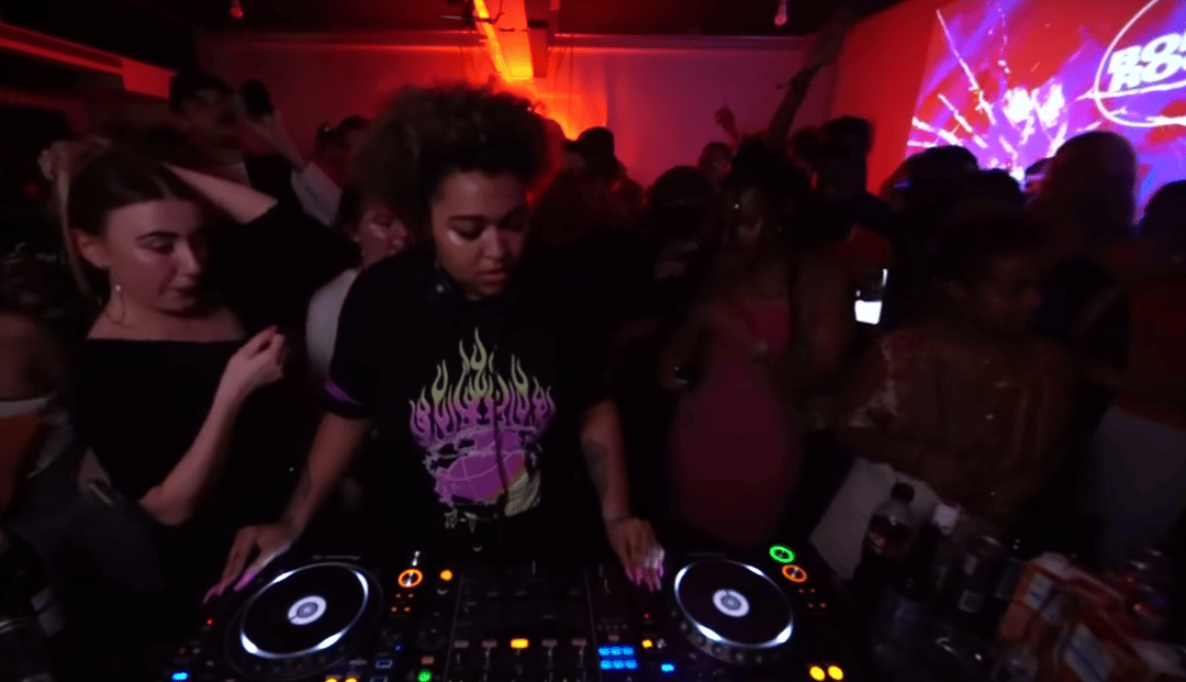 Photo of set Yazzus.