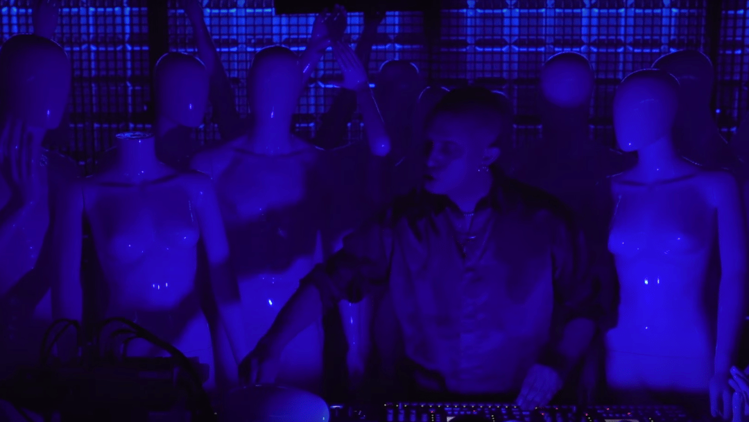 Photo of set Osheyack.