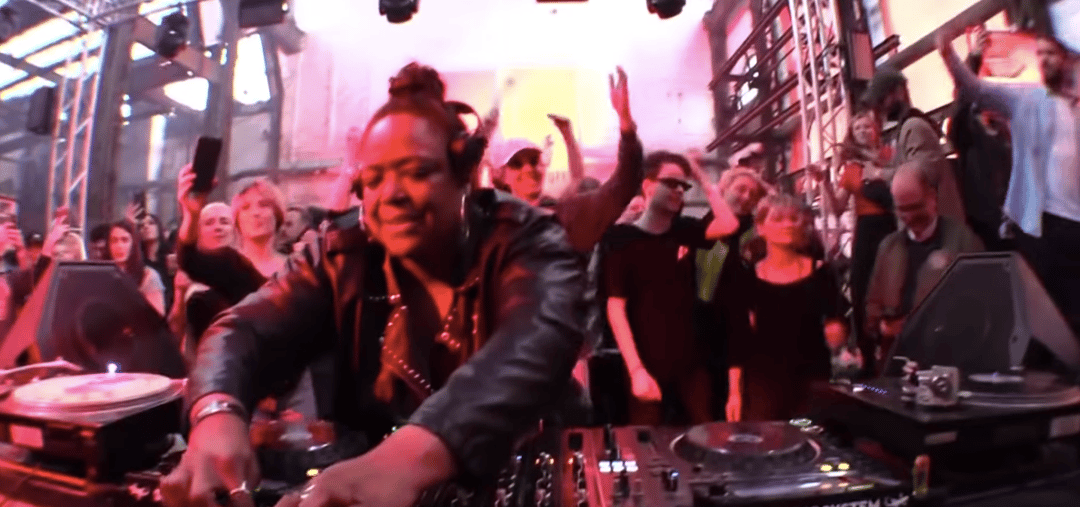 Photo of set K-Hand.