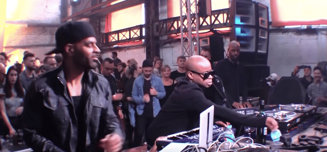 Photo of set Model 500.