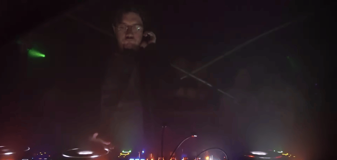 Photo of set Shawn O'Sullivan.