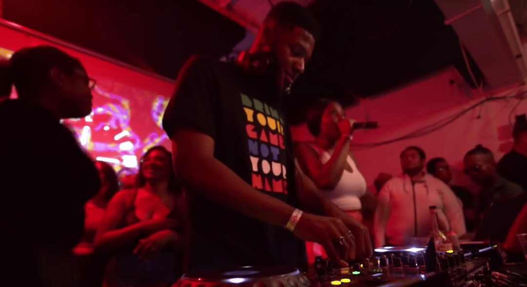 Photo of set Damn Shaq.