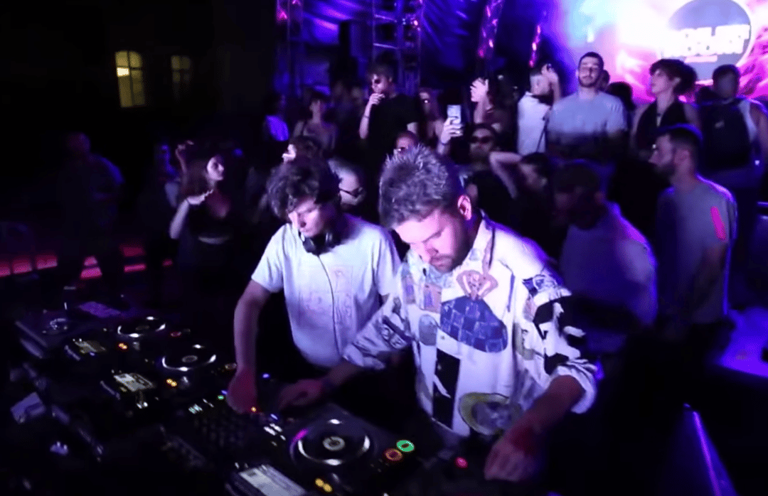 Photo of set Khidja.