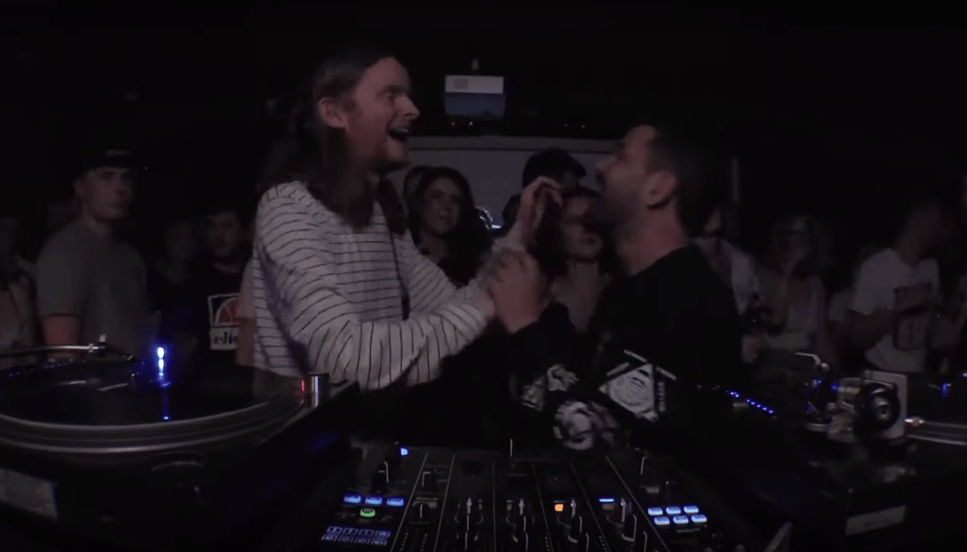 Photo of set Wardy & Dom D'Sylva.