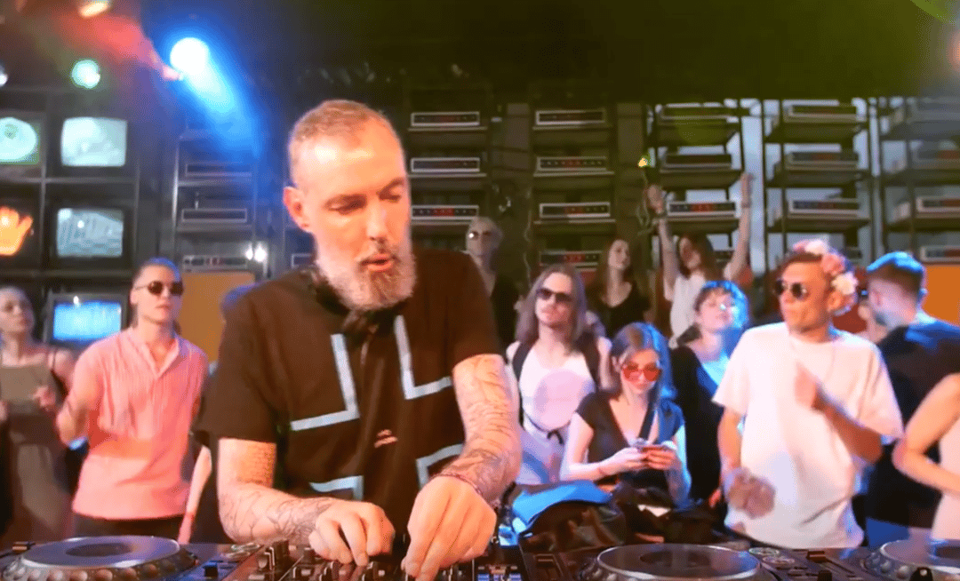 Photo of set Intergalactic Gary.