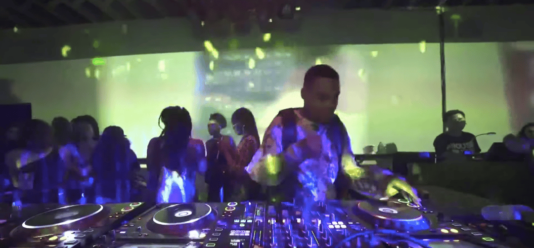 Photo of set Gvijin.