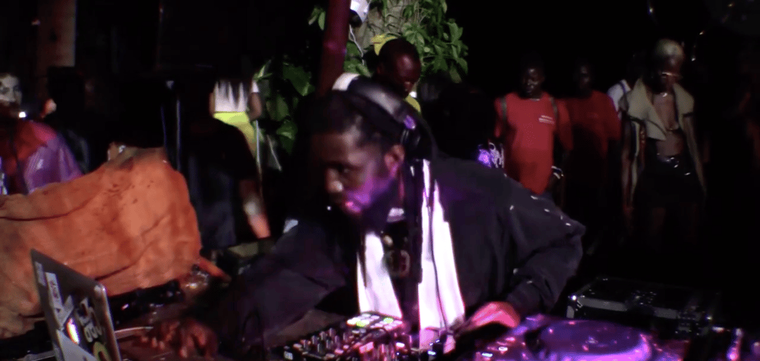 Photo of set Don Zilla.