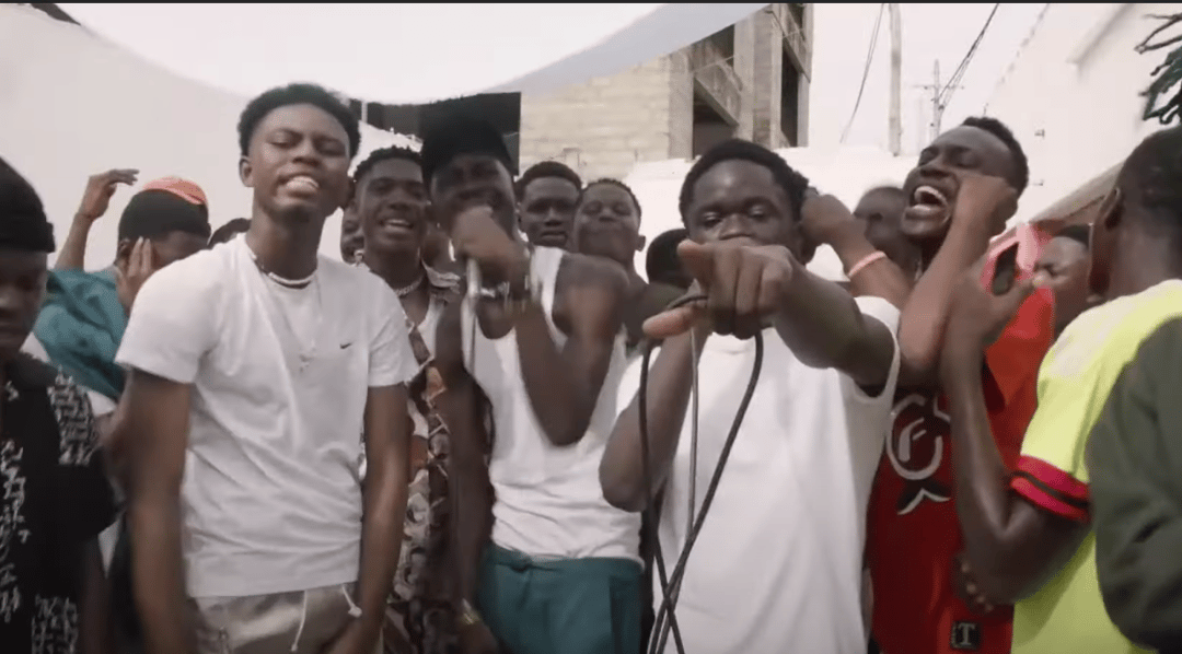 Photo of set Yaw Tog & Friends.