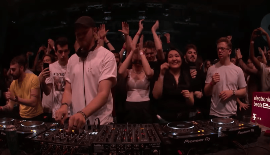 Photo of set DJ Seinfeld.