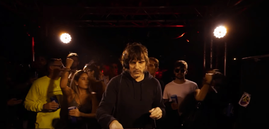 Photo of set Oscar Mulero.