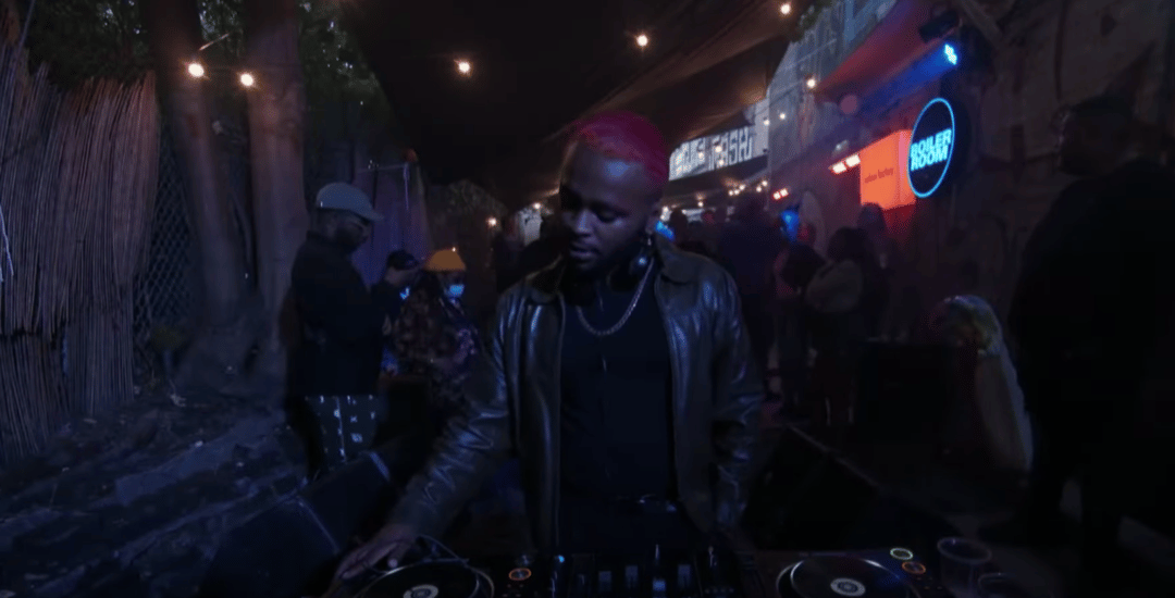 Photo of set Hasani.