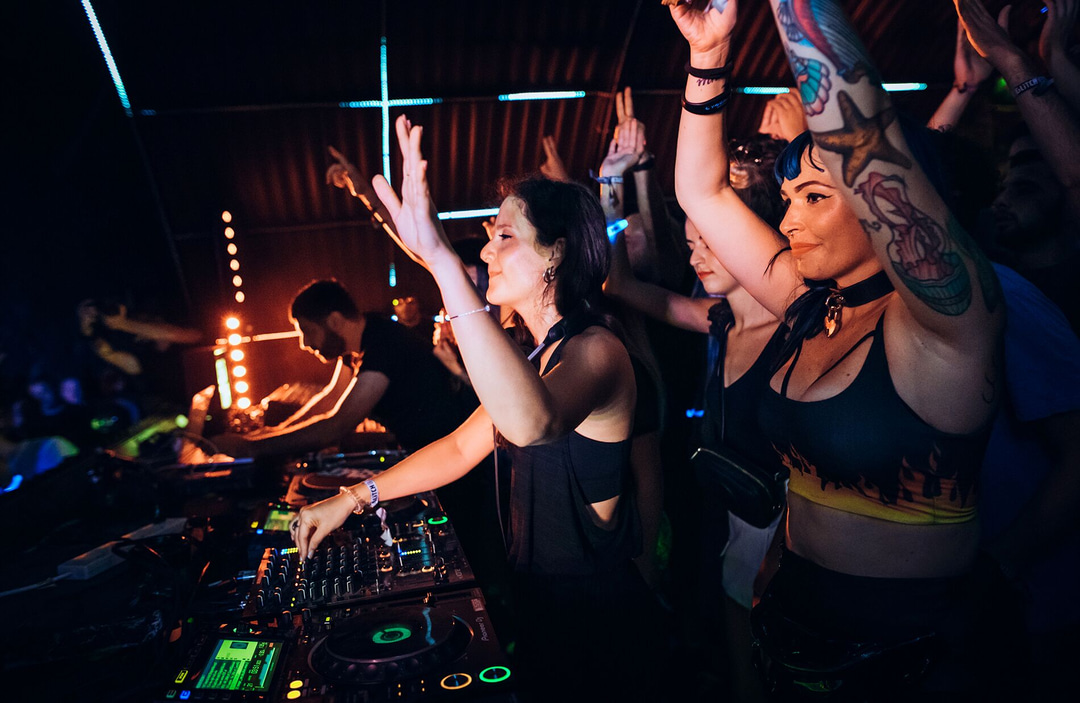 Photo of set Nur Jaber.