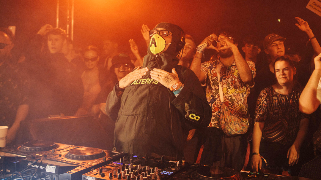 Photo of set Altern 8.