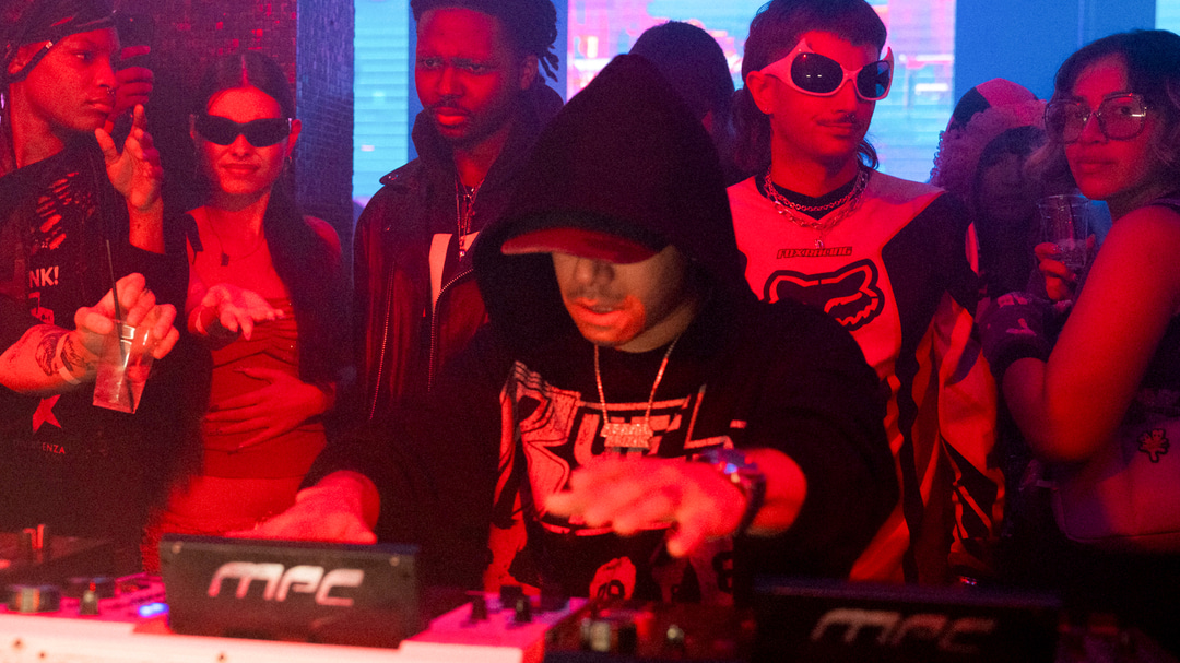 Photo of set Araabmuzik.