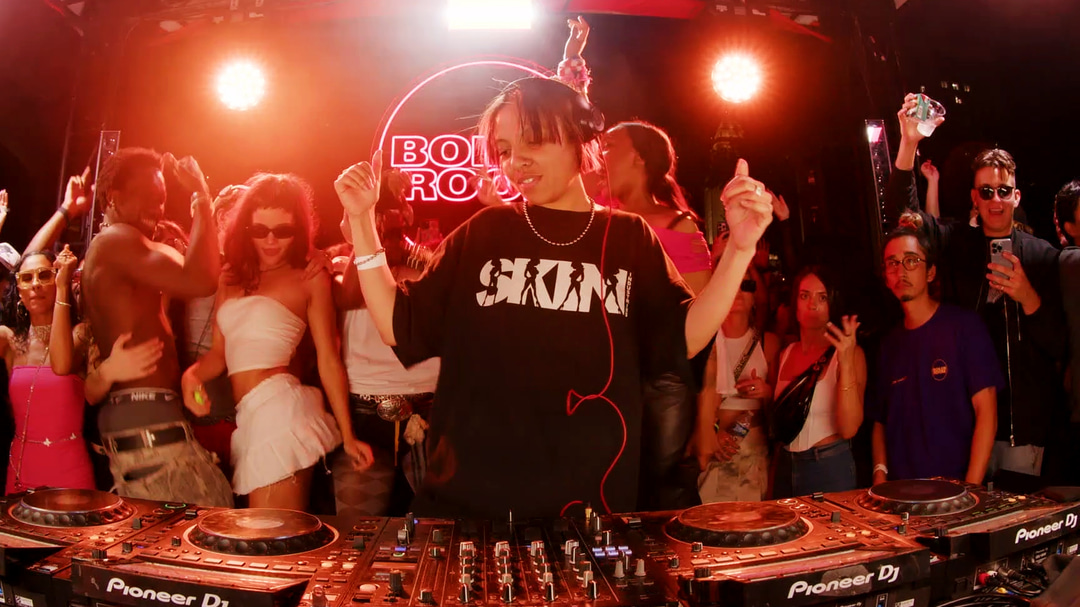 Photo of set Bapari.