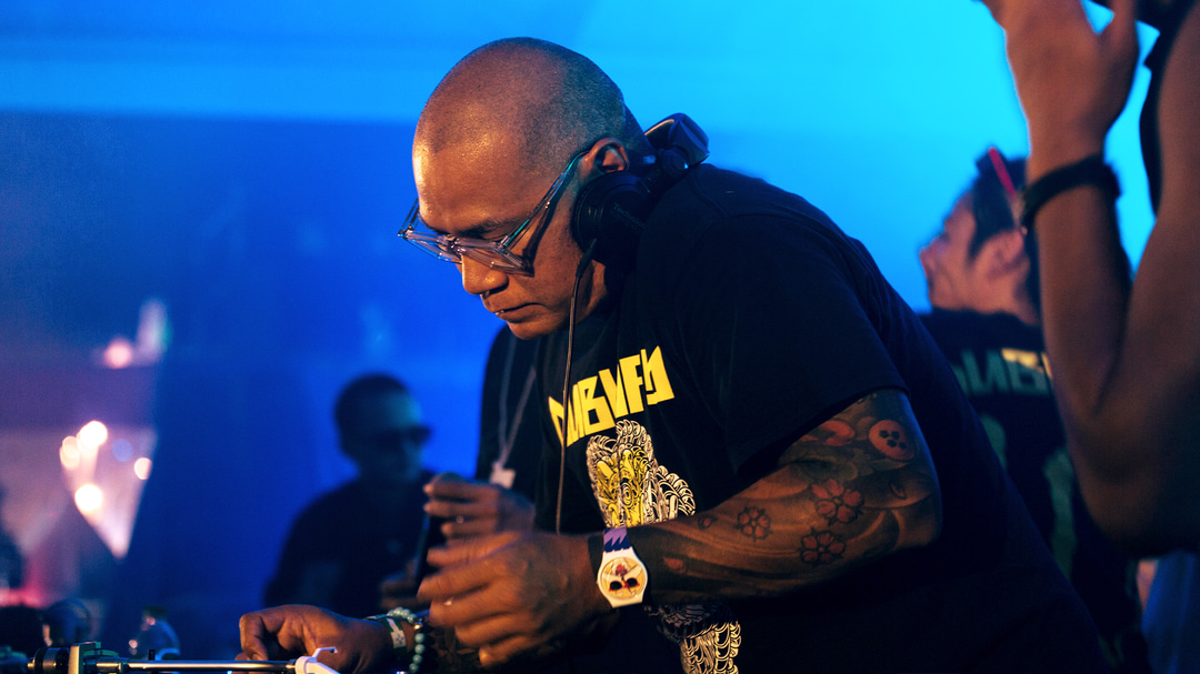 Photo of set DJ Dragon.