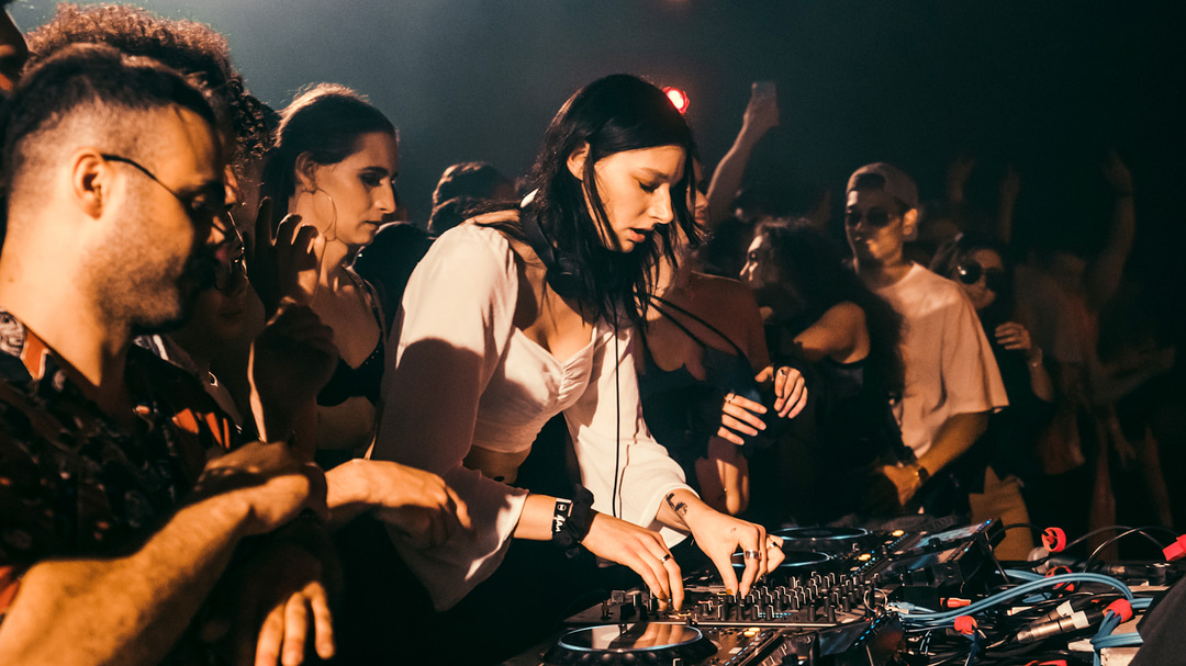 Photo of set DJ Mell G.