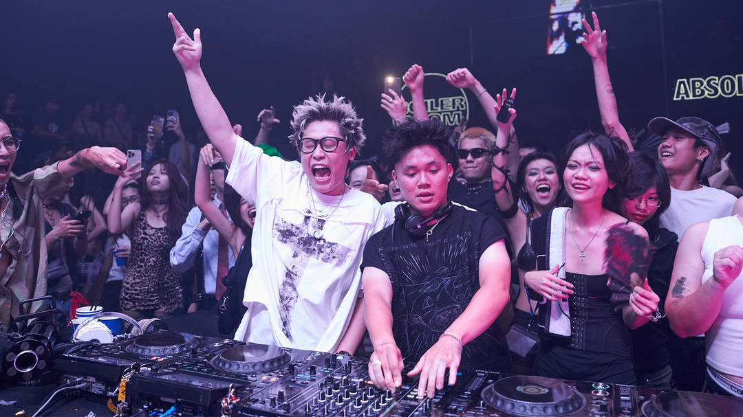 Photo of set dOnut b2b lil toilet.