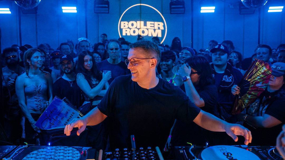 Photo of set Floating Points.