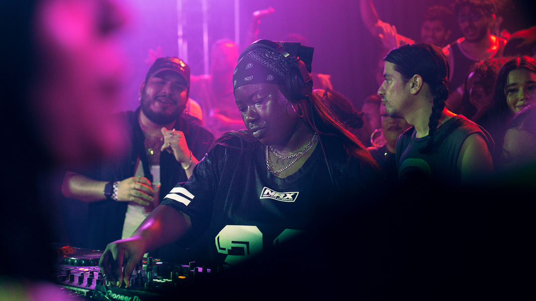 Photo of set HYPERFEMME.