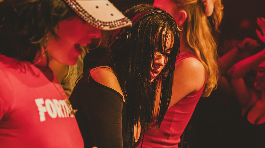 Photo of set Jamira Estrada.