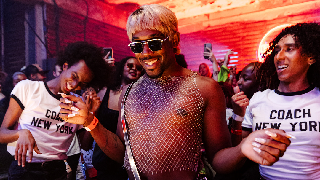 Photo of set Jay Jay Revlon.