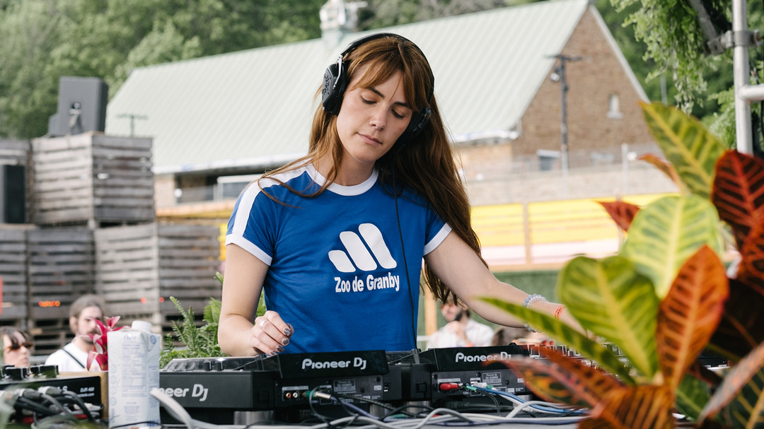 Photo of set Laurence Matte.