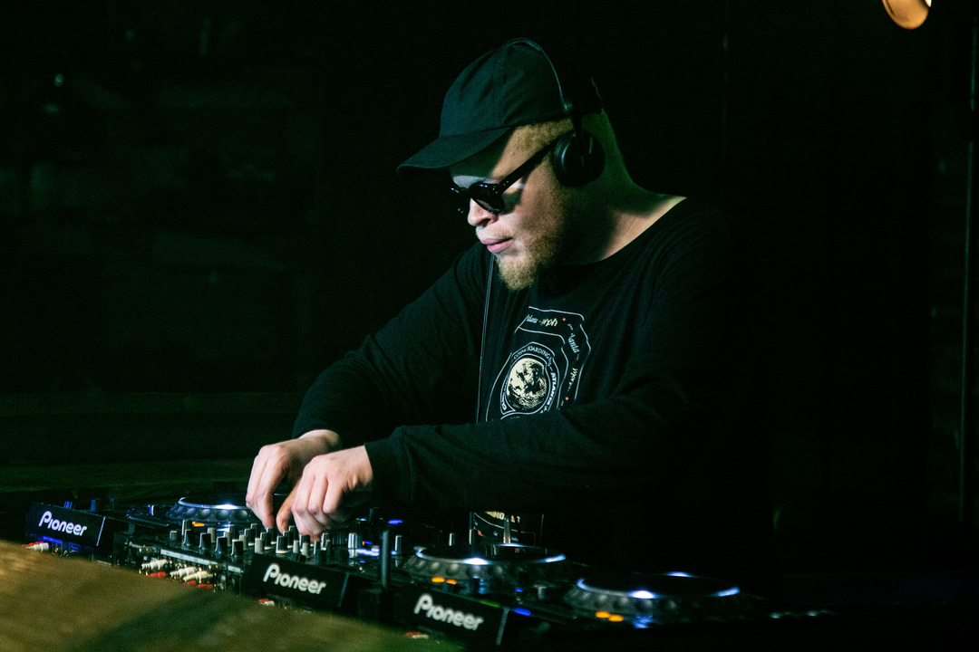 Photo of set Leonce.