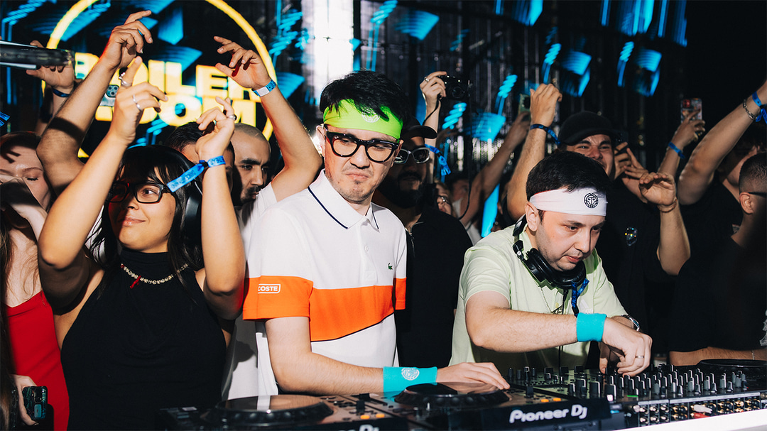 Photo of set Loud373.