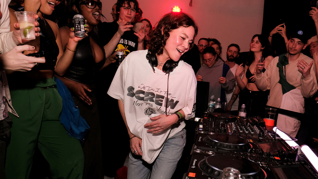 Photo of set Louise Chen.