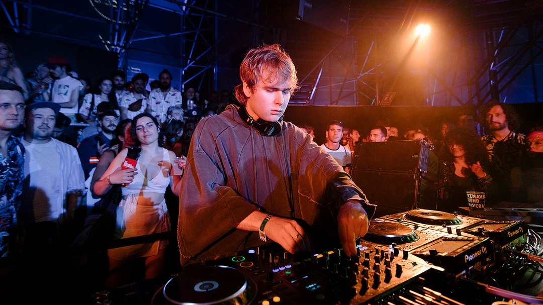 Photo of set Mura Masa.