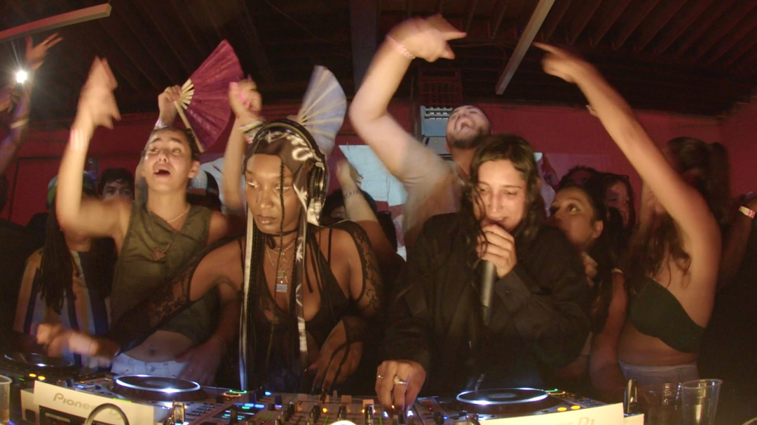 Photo of set Nino Brown b2b Young Teesh.