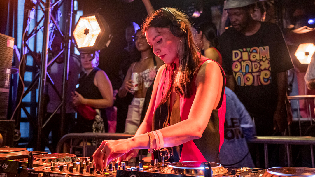 Photo of set Paula Tape.