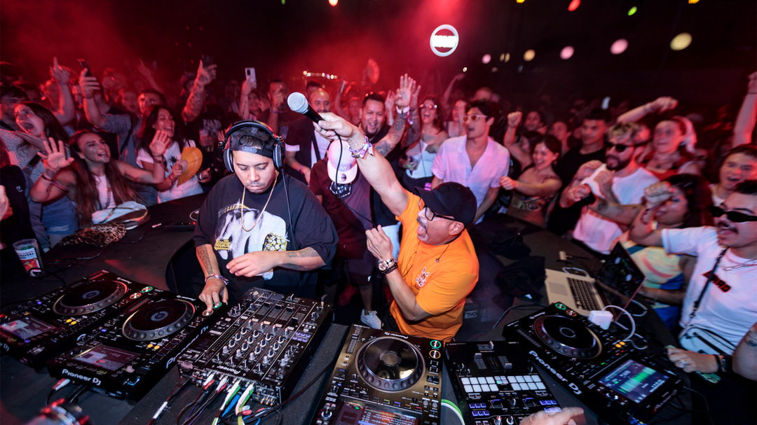 Photo of set DJ Playero B2B DJ Blass.