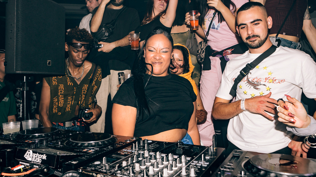 Photo of set softchaos.