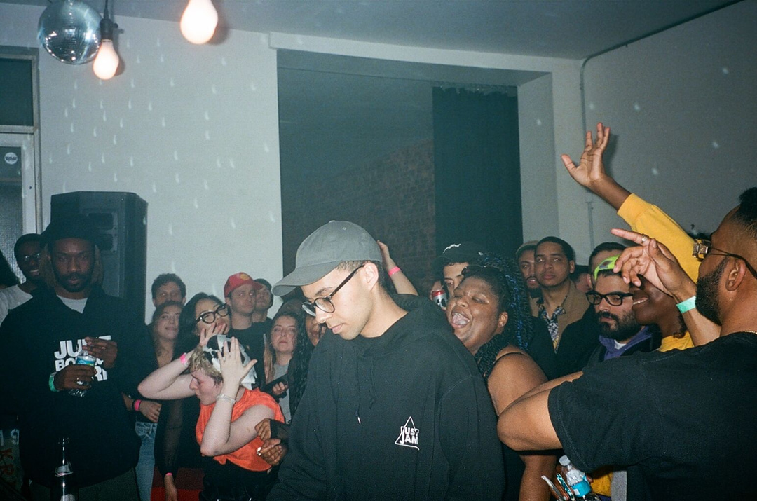 Photo of set Swisha.