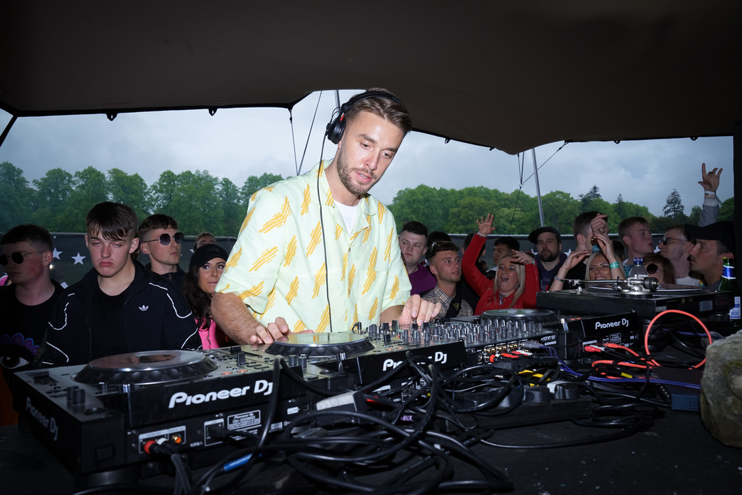 Photo of set Jasper James.