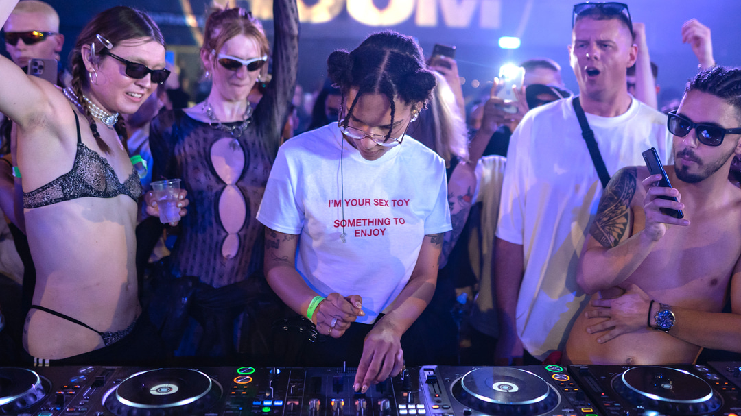 Photo of set TAAHLIAH.