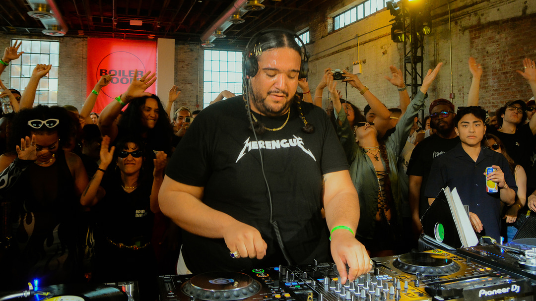 Photo of set Toribio.