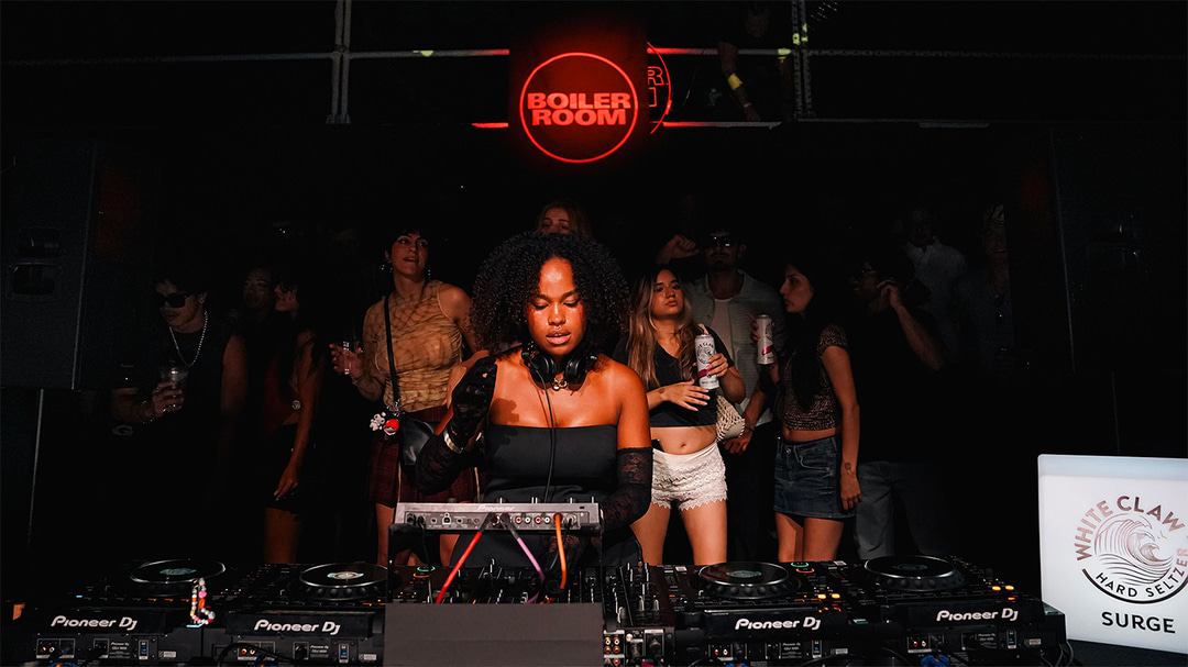 Photo of set Yasmin Regisford.