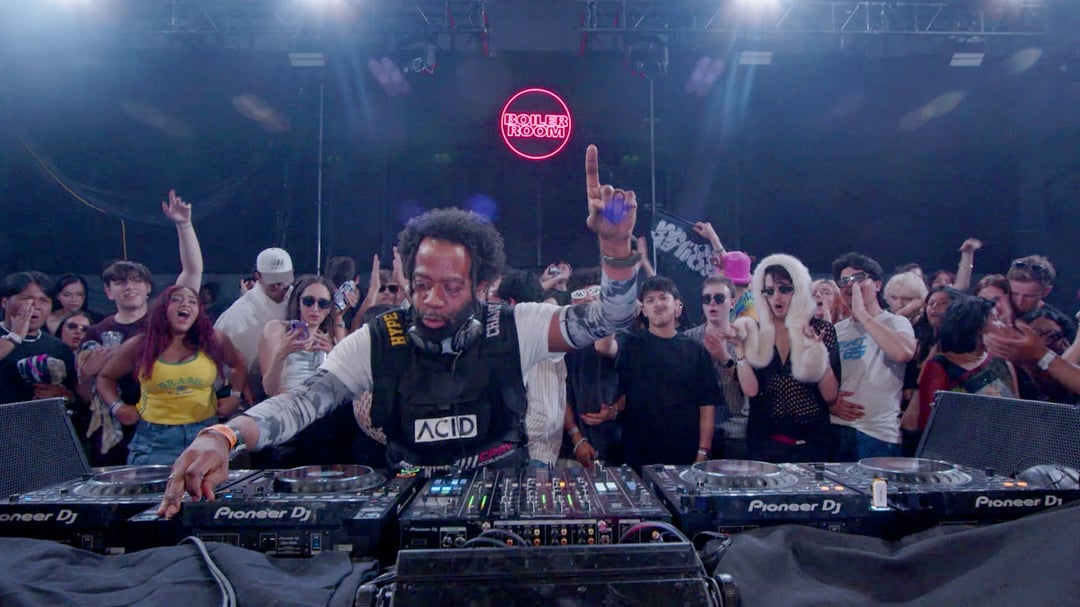 Photo of set DJ Pierre.