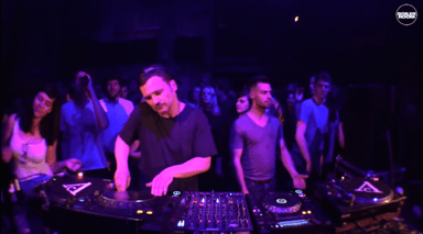 Photo of set Roman Lindau.