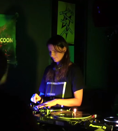 Photo of set Dana Ruh.