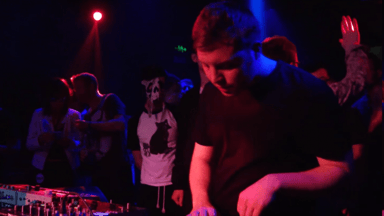 Photo of set Thruoutin.